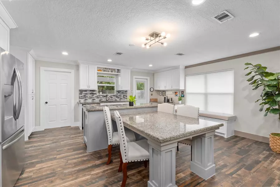 1512 Glen Oaks DR, Conroe, TX 77385
