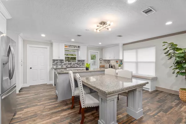 1512 Glen Oaks DR, Conroe, TX 77385