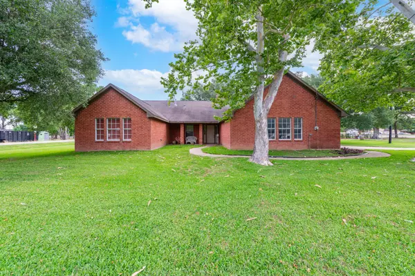 330 N 4th ST, Beasley, TX 77417