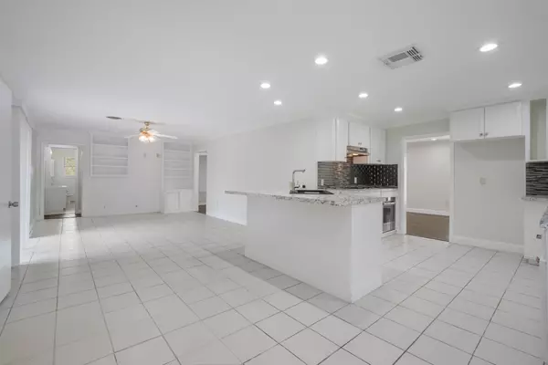 Houston, TX 77045,2902 Wuthering Heights DR