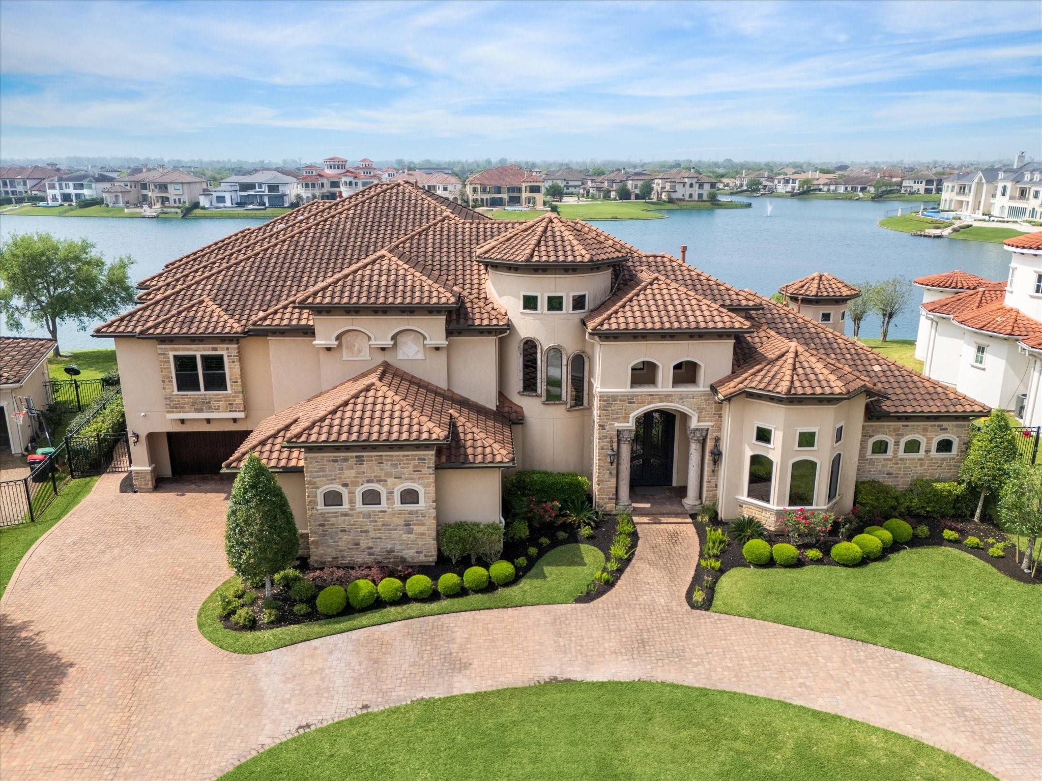 18 Miramar Heights CIR, Sugar Land, TX 77479
