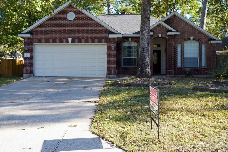 105 N Hollylaurel CIR, The Woodlands, TX 77382