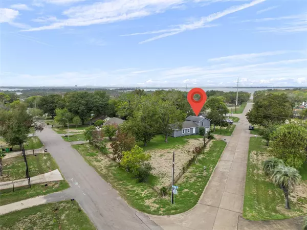 99 Brownwood DR, Baytown, TX 77520