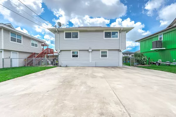 Bayou Vista, TX 77563,834 Marlin ST