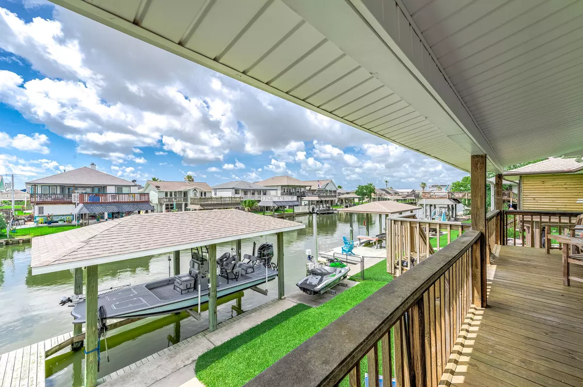 Bayou Vista, TX 77563,834 Marlin ST