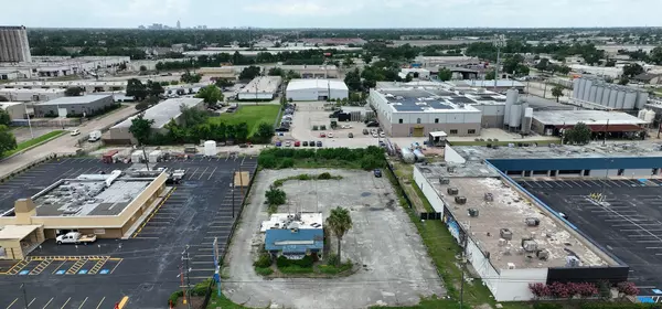 2009 Mangum RD, Houston, TX 77092