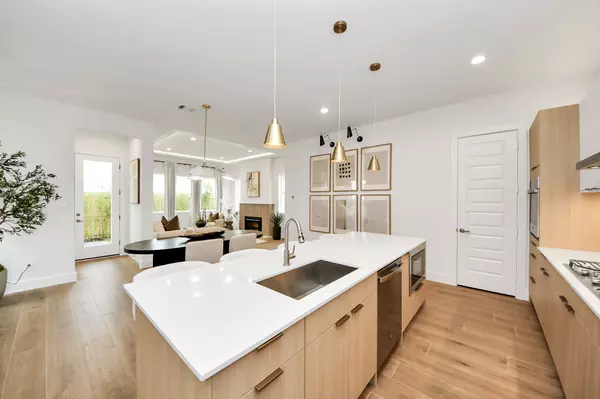 Houston, TX 77051,9141 La Pau LN