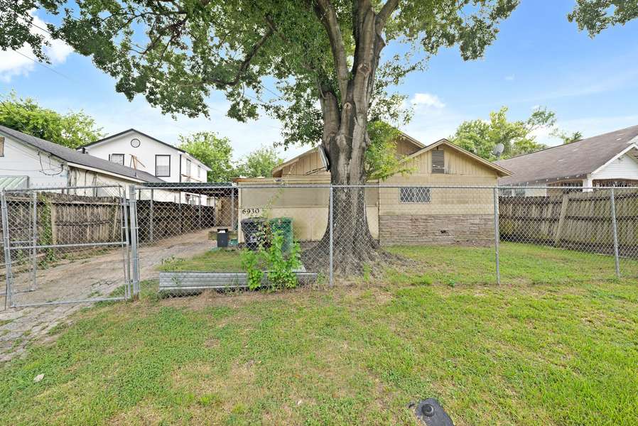 6930 Avenue S, Houston, TX 77011