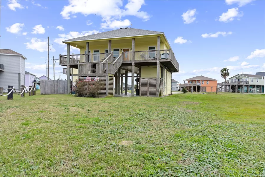 2426 Sand Bar LN, Crystal Beach, TX 77650