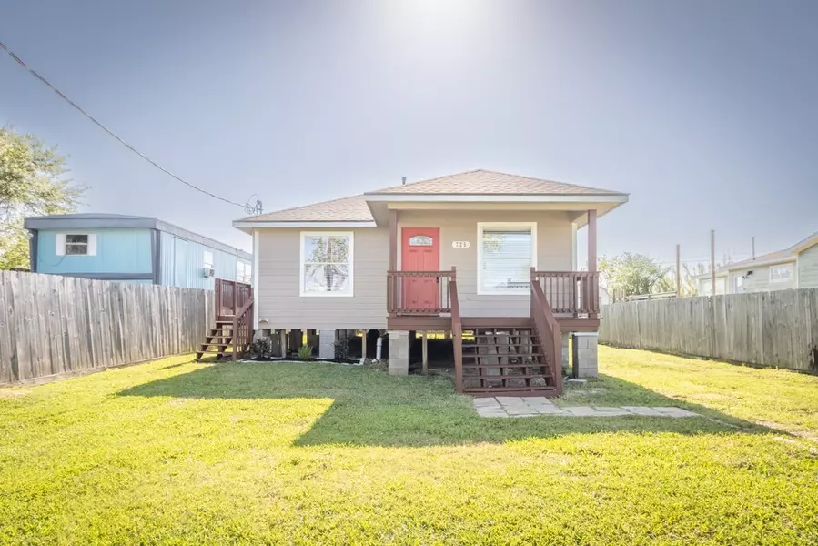 725 10th ST, Dickinson, TX 77539