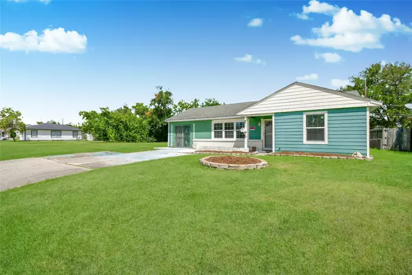 Baytown, TX 77520,1902 W Gulf ST