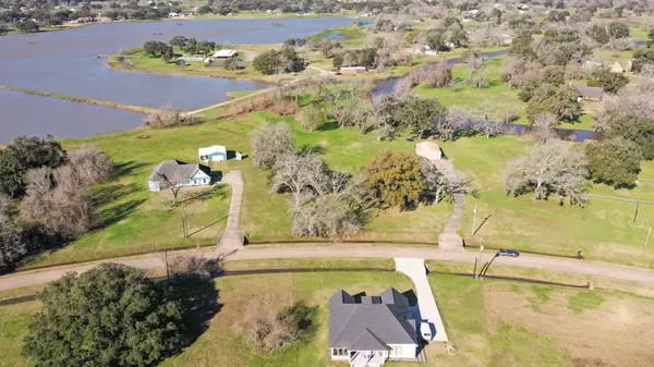 608 Wagon Wheel TRL, Angleton, TX 77515