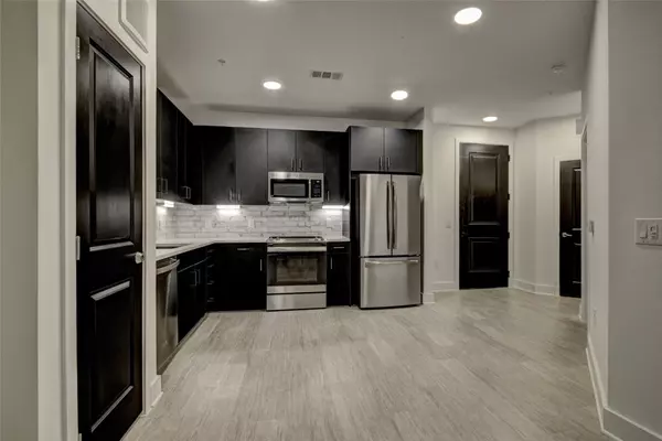 Houston, TX 77007,6400 Washington AVE #417