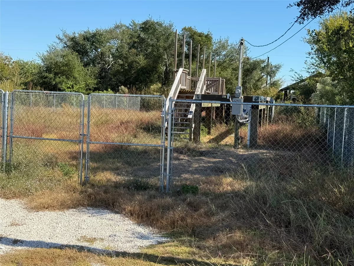 Dickinson, TX 77539,441, 443 16th ST