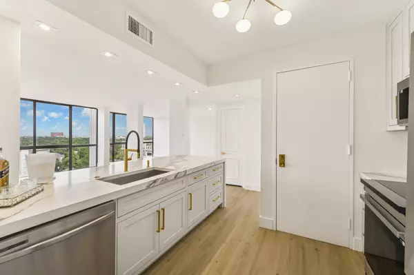 Houston, TX 77056,5001 Woodway DR #1305