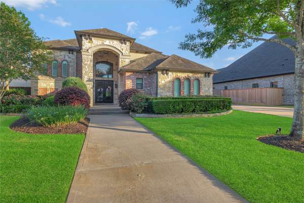 409 Hunters LN,  Friendswood,  TX 77546