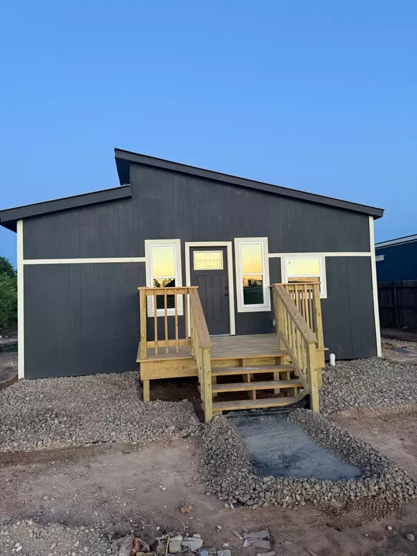 1618 Road 5734,  Cleveland,  TX 77327