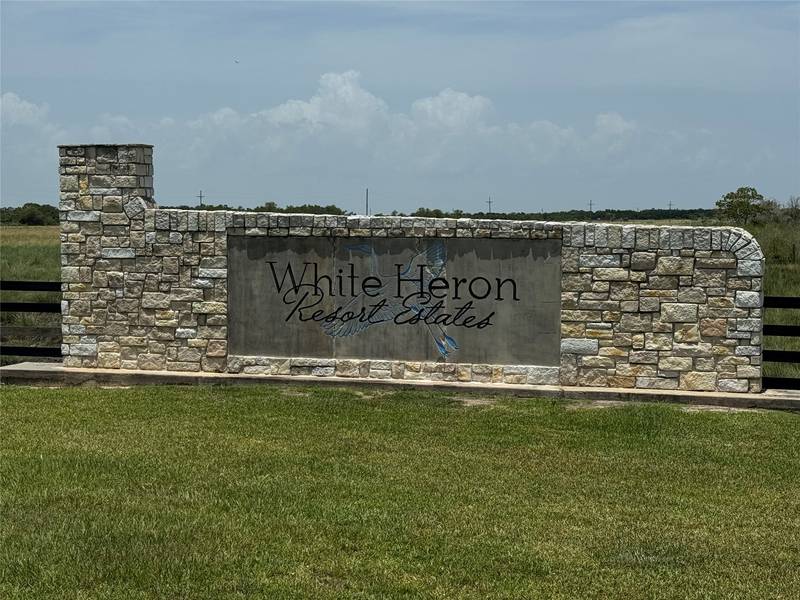 7 6 & 6 6 Bob White LN, Anahuac, TX 77514
