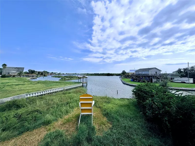 4436 Scenic DR, Dickinson, TX 77539