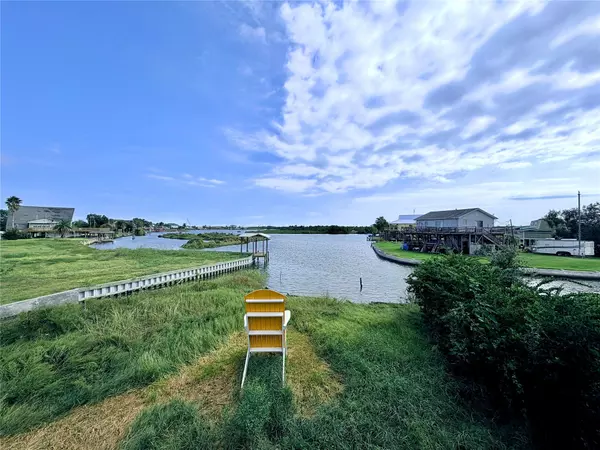 4436 Scenic DR, Dickinson, TX 77539