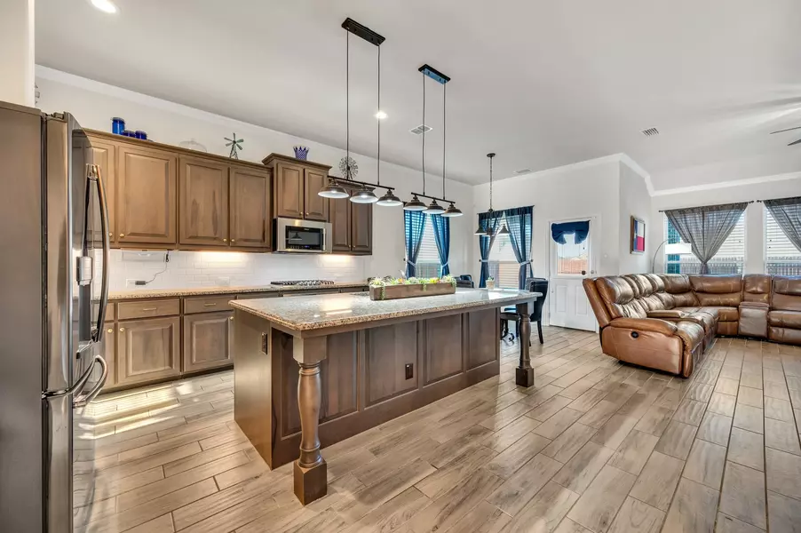 717 Willowbranch LN, Midlothian, TX 76065