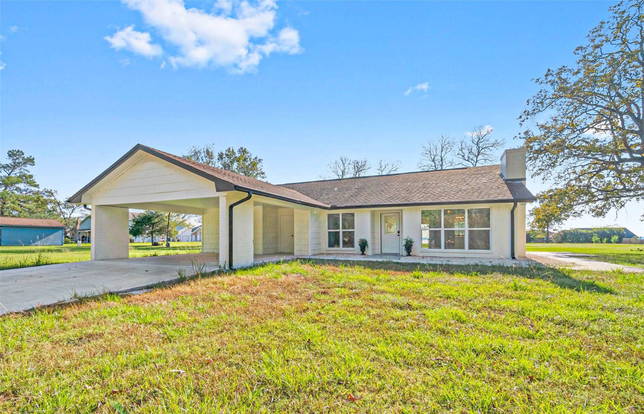 456 Deep Woods LN, Livingston, TX 77351