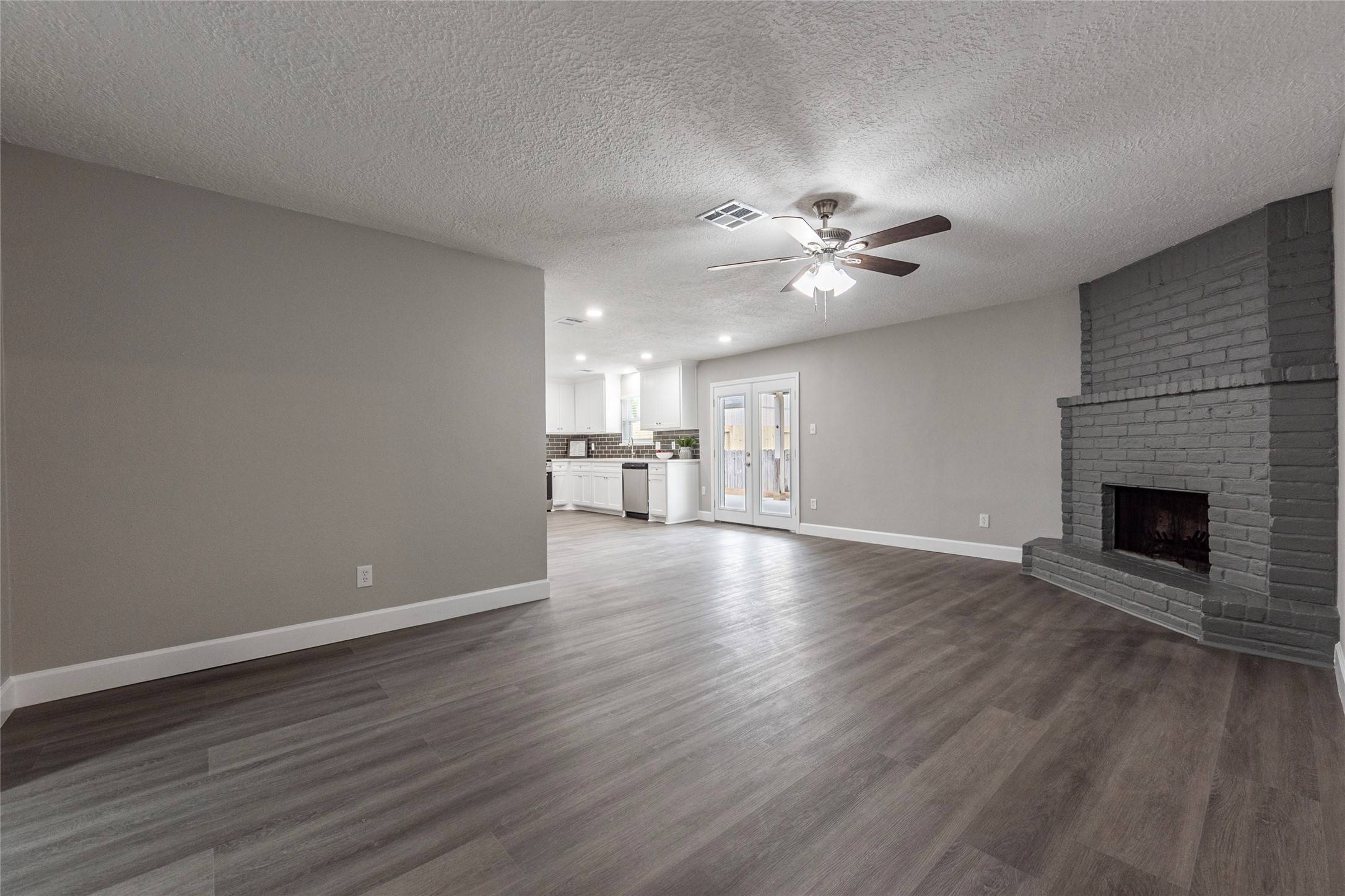 La Porte, TX 77571,9905 Robin ST