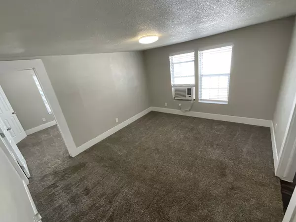 Baytown, TX 77520,214 W Republic AVE #4