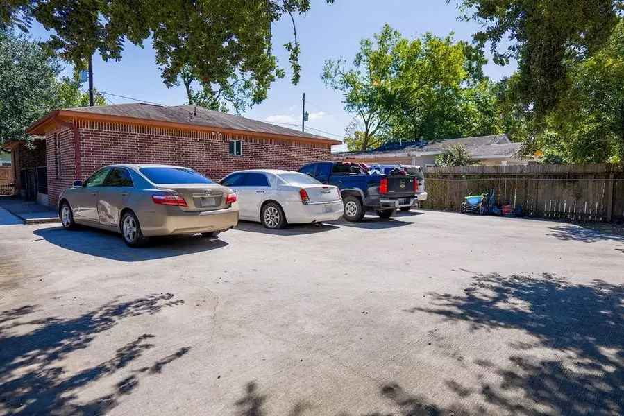 6820 Petre DR #B, Houston, TX 77076