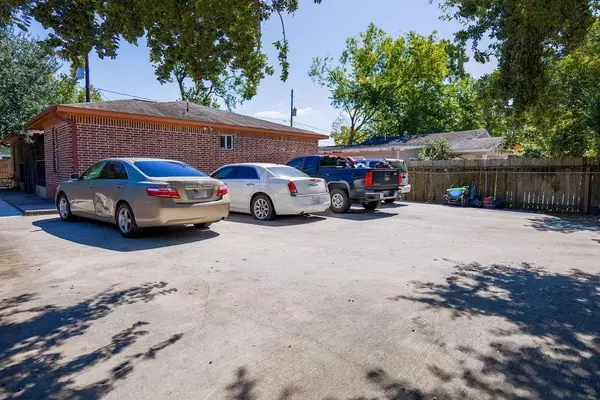 6820 Petre DR #B, Houston, TX 77076