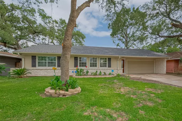 8045 Ridgeview DR, Houston, TX 77055