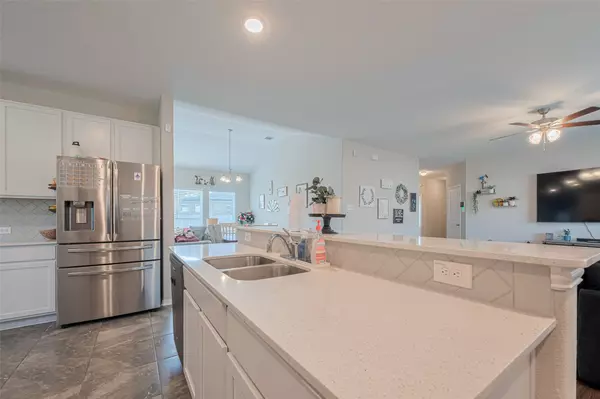 2446 Palisade Crest DR, Rosharon, TX 77583