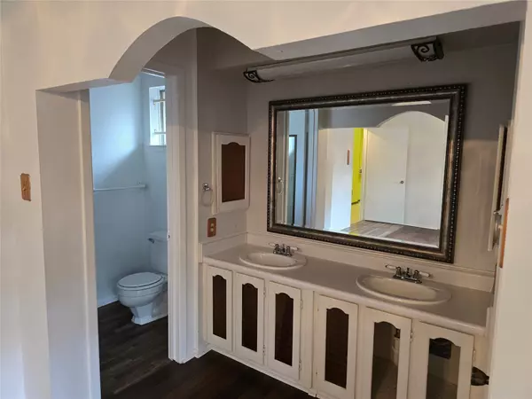 Houston, TX 77060,14814 Mcleod DR