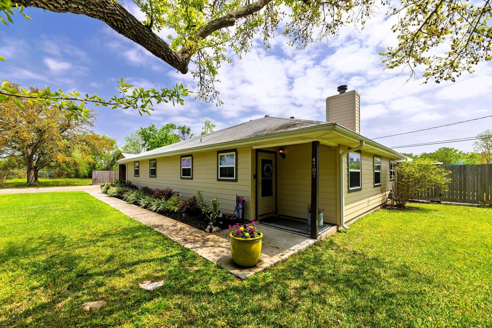 4707 Elm ST,  Seabrook,  TX 77586