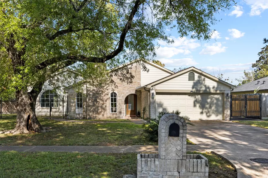 6830 Deer Ridge LN, Houston, TX 77086-2110