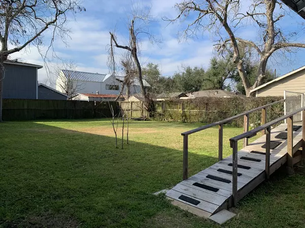 Houston, TX 77009,1110 English ST