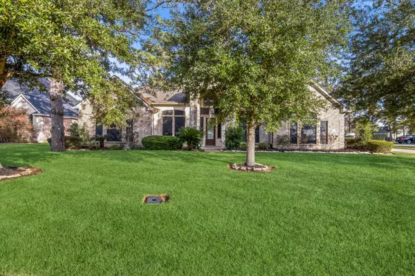 12510 Mystery LN, Mont Belvieu, TX 77523
