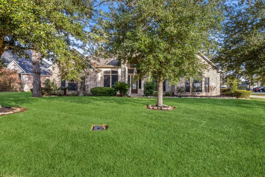 12510 Mystery LN, Mont Belvieu, TX 77523