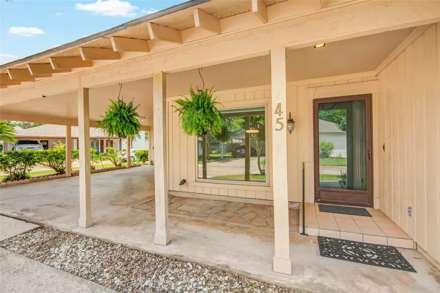 45 Champions Colony E, Houston, TX 77069