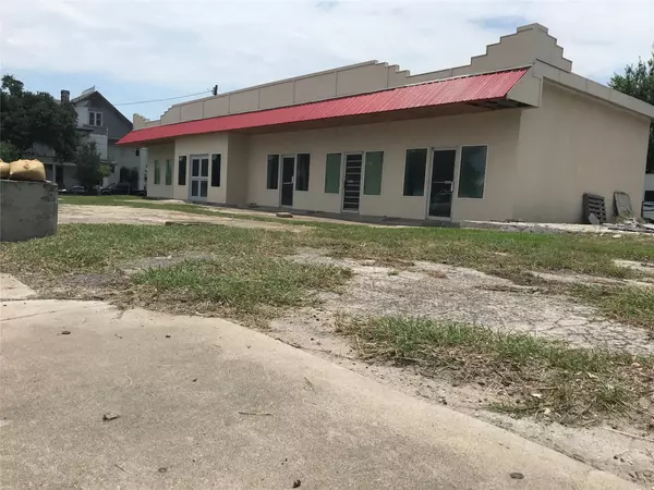 Refugio, TX 78377,808 S Alamo ST