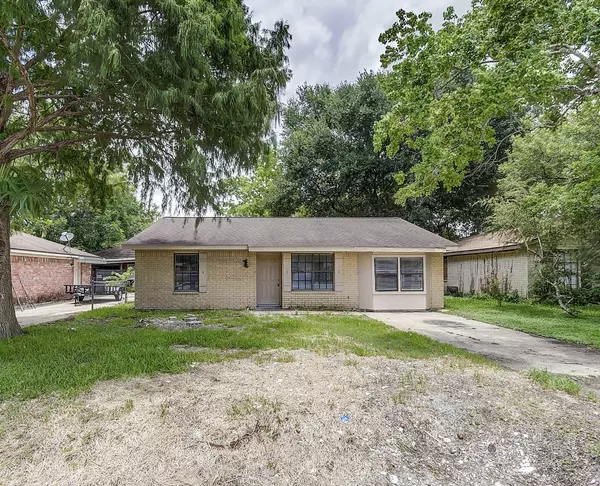 1723 Avenue B, Danbury, TX 77534