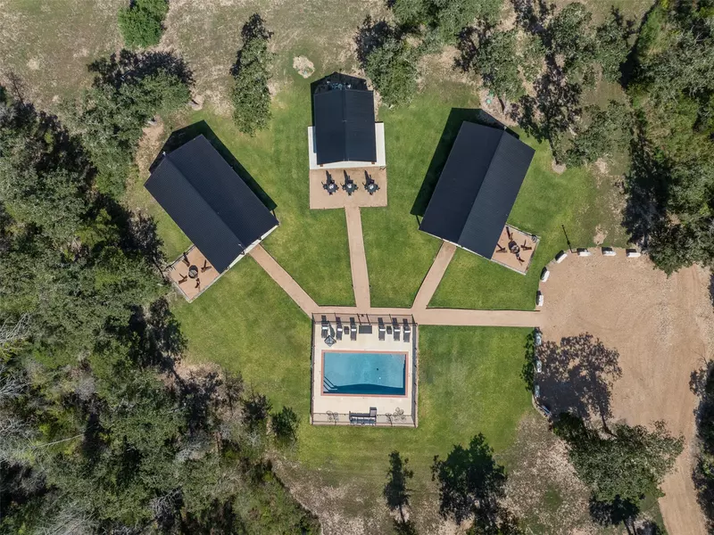 7541 Halamicek LOOP, Fayetteville, TX 78940