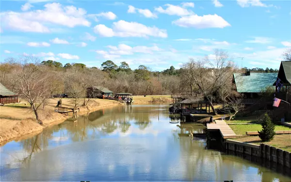 28 Wilderness TRL, Huntsville, TX 77340