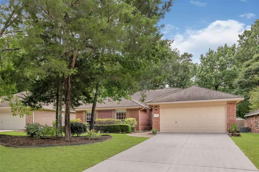 158 N Wynnoak CIR, The Woodlands, TX 77382