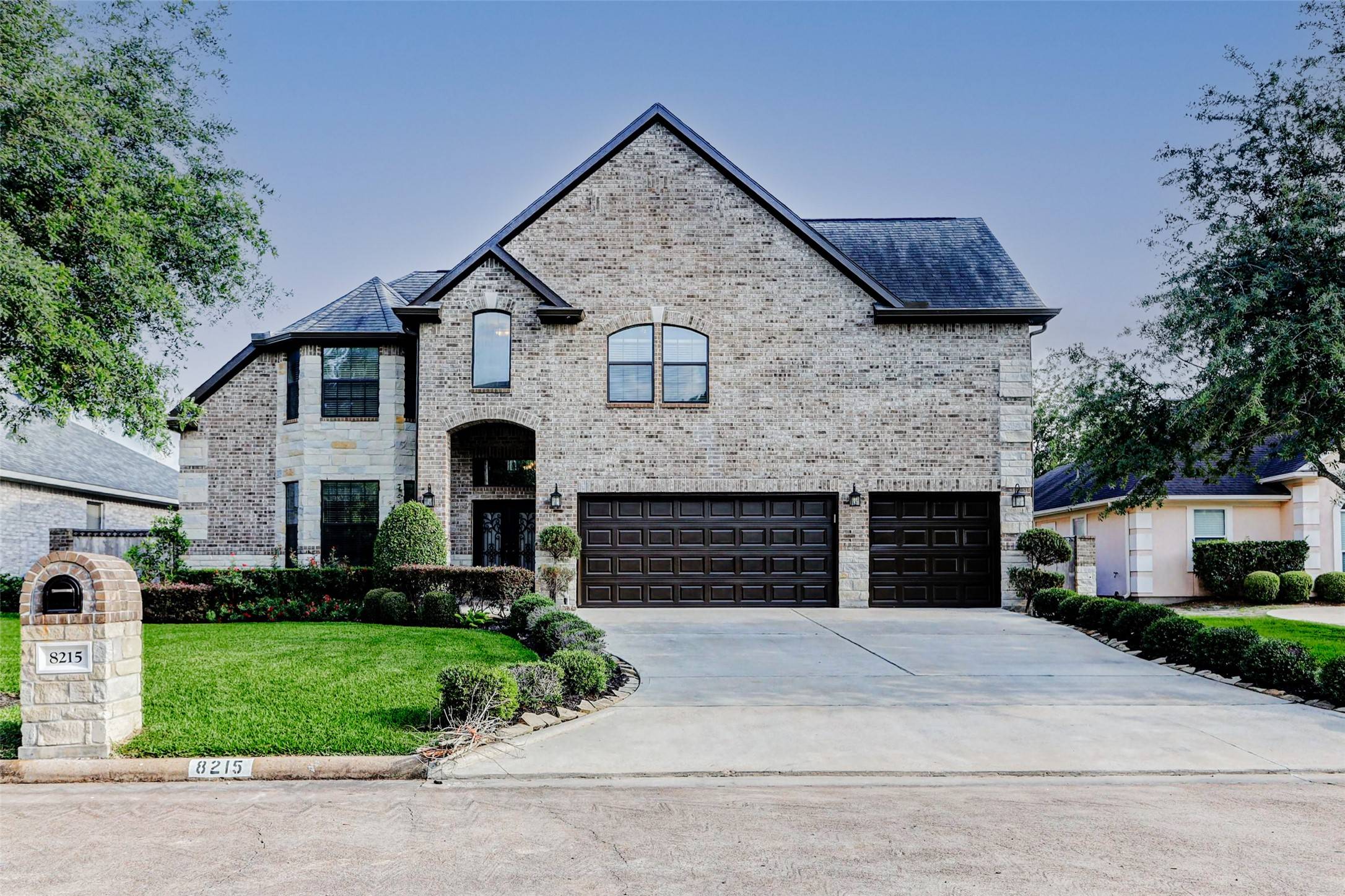 8215 Frontenac DR, Houston, TX 77071