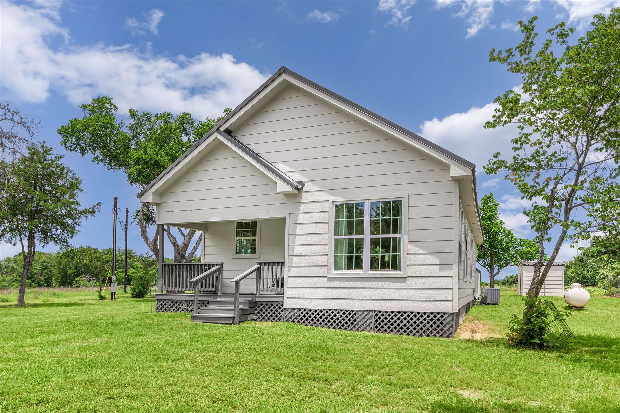 6758 Colvin RD, Burton, TX 77835