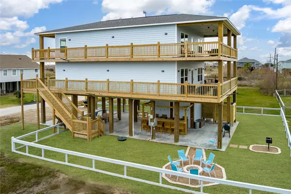 924 Melody LN, Crystal Beach, TX 77650