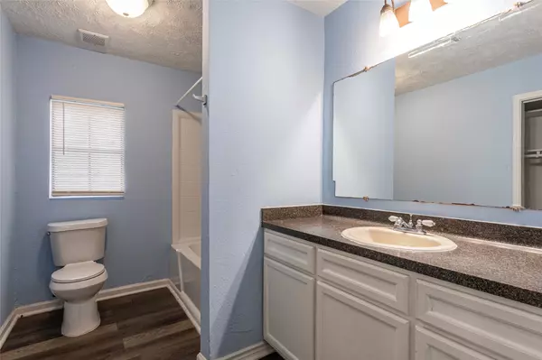 Houston, TX 77033,6650 Crestridge ST