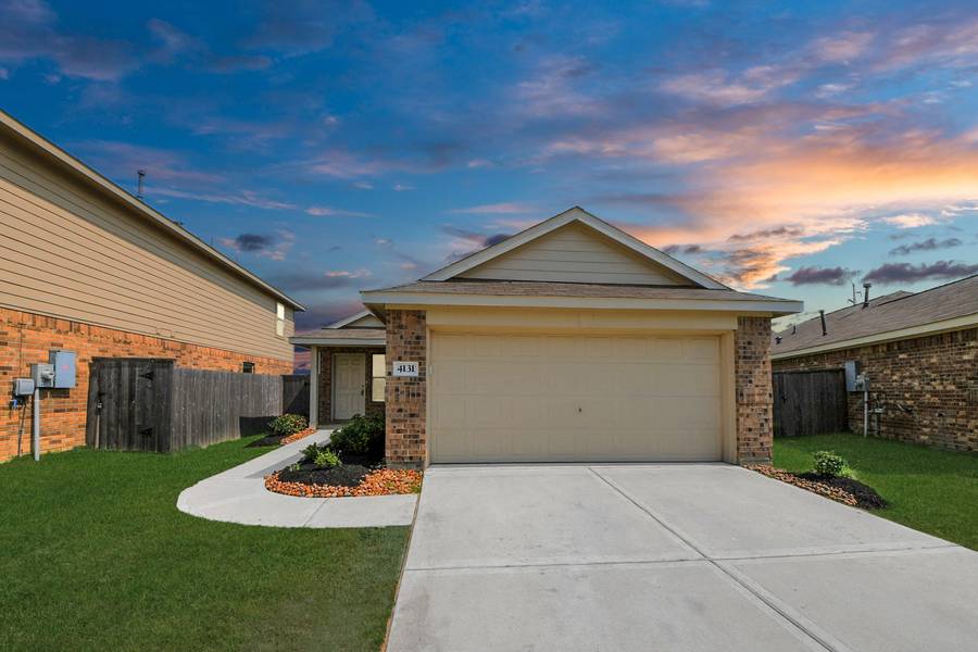 4131 Neches Bend DR, Baytown, TX 77521