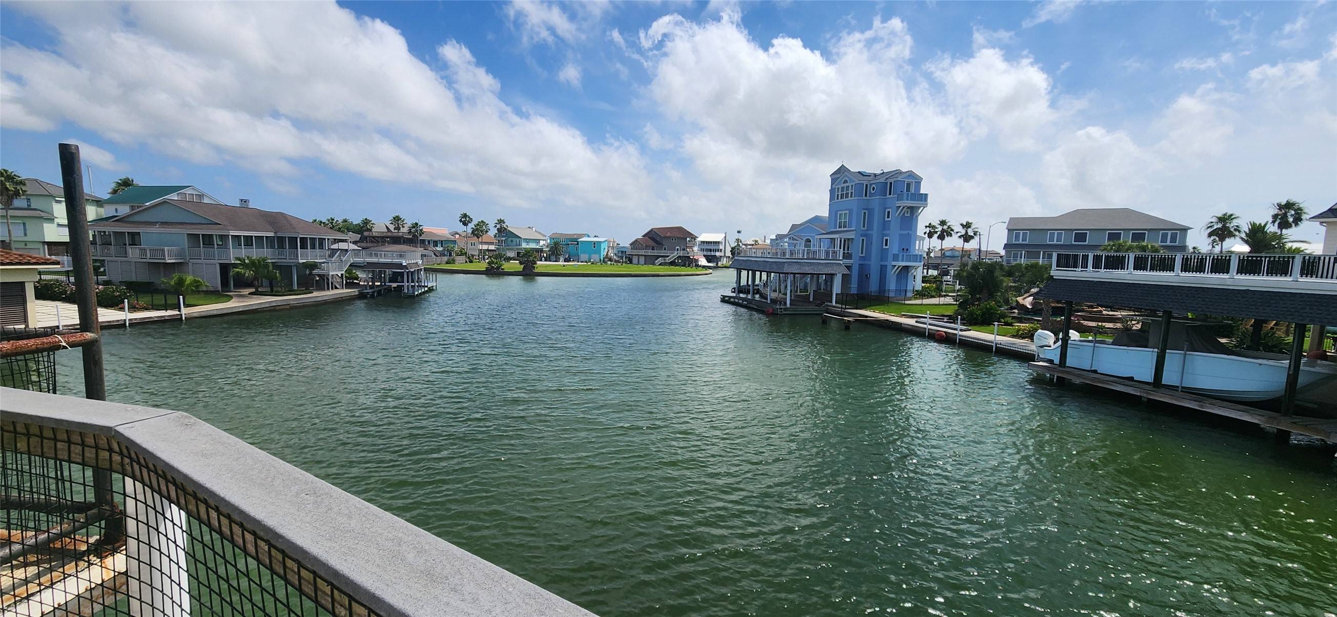 Tiki Island, TX 77554,1435 Tiki Dr DR